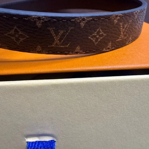 Louis Vuitton Black Belt with Gold Fleur Accent - Picture 5 of 6